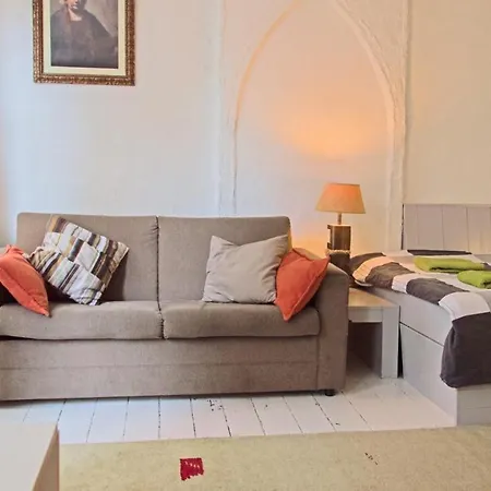 Downtown Guestroom